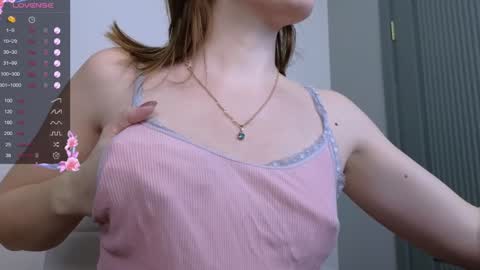 Snapshot of chloe_jeense chatting on 02-01-25, 09:29 Chloe online show from 02-01-25, 09:29