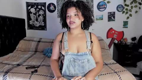 Snapshot of chloe_kisses chatting on 09-14-25, 10:25 chloe_kisses online show from 09-14-25, 10:25