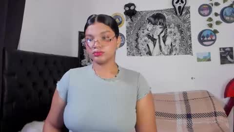 Snapshot of chloe_kisses chatting on 09-27-25, 11:04 chloe_kisses online show from 09-27-25, 11:04