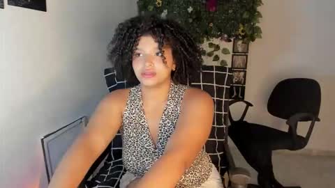 Snapshot of chloe_kisses chatting on 10-23-25, 11:42 chloe_kisses online show from 10-23-25, 11:42