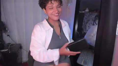 Snapshot of chloe_kisses2 chatting on 06-19-26, 11:36 chloe_kisses2 online show from 06-19-26, 11:36