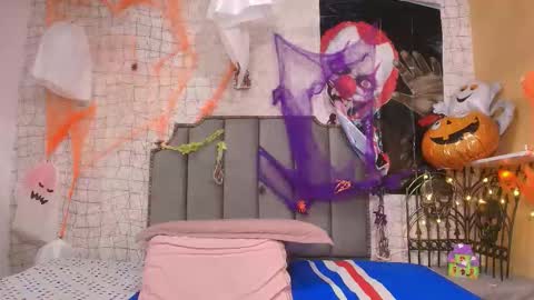 Snapshot of chloe_leroy chatting on 10-28-25, 11:58 chloe_leroy online show from 10-28-25, 11:58