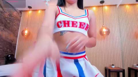 Snapshot of chloe_murray chatting on 10-10-25, 07:35 CHLOE online show from 10-10-25, 07:35