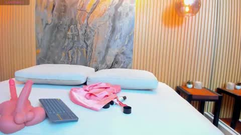 Snapshot of chloe_murray chatting on 10-28-25, 08:11 CHLOE online show from 10-28-25, 08:11