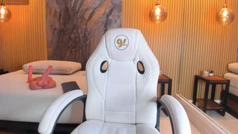 Snapshot of chloe_murray chatting on 11-08-25, 07:23 CHLOE online show from 11-08-25, 07:23