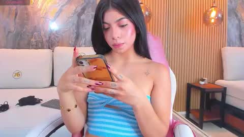 Snapshot of chloe_murray chatting on 11-18-25, 06:56 CHLOE online show from 11-18-25, 06:56