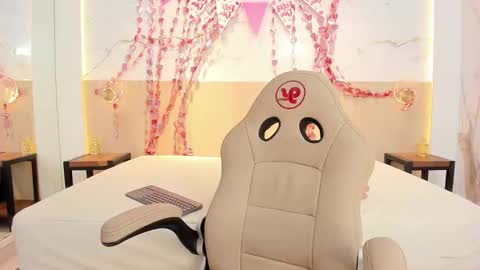 Snapshot of chloe_murray chatting on 02-09-26, 11:47 CHLOE online show from 02-09-26, 11:47