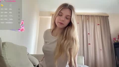 Snapshot of chloe_show chatting on 07-06-26, 11:40 hloe online show from 07-06-26, 11:40