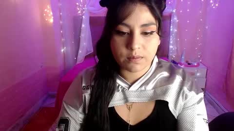 chloe_smith5 online show from 09-17-25, 01:57