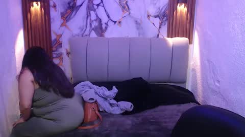 chloe_smith5 online show from 11-25-25, 01:22