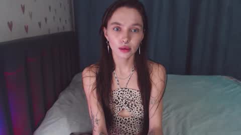 Snapshot of chloe_sunny chatting on 11-12-25, 02:17 Chloe online show from 11-12-25, 02:17