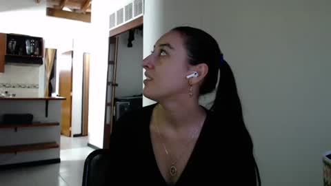 Snapshot of chloe_vahos chatting on 06-27-26, 11:32 Chloe online show from 06-27-26, 11:32