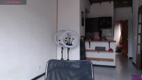 Snapshot of chloe_vahos chatting on 07-10-26, 06:43 Chloe online show from 07-10-26, 06:43