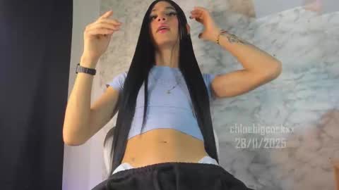 Im Chloe    independent account      online show from 11-29-25, 12:24