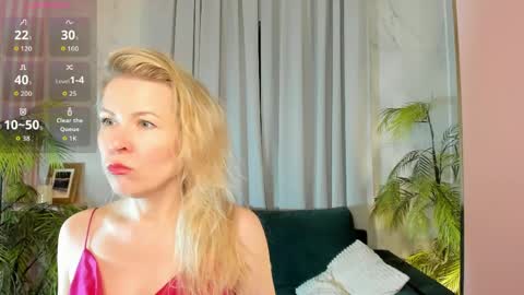 Julia online show from 04-19-26, 11:42