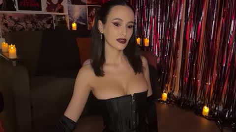 chloe online show from 10-25-25, 10:48