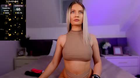 Snapshot of chloecheryy chatting on 02-25-25, 04:21 Chloe online show from 02-25-25, 04:21