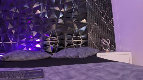 chloegils online show from 12-14-25, 01:27