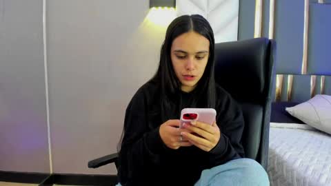 Snapshot of chloeharper_ chatting on 06-05-26, 01:50 Chloe Harper online show from 06-05-26, 01:50