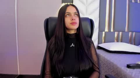 Snapshot of chloeharper_ chatting on 06-14-26, 12:18 Chloe Harper online show from 06-14-26, 12:18