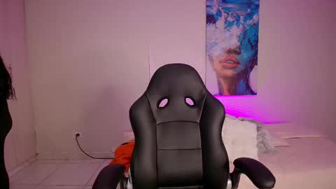 Snapshot of chloekitty_69 chatting on 11-19-25, 11:32 Melisa online show from 11-19-25, 11:32