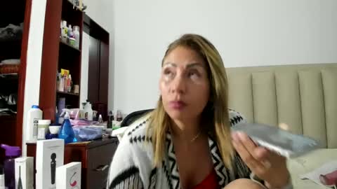 Snapshot of chloemiller__ chatting on 03-06-25, 03:57 chloemiller online show from 03-06-25, 03:57