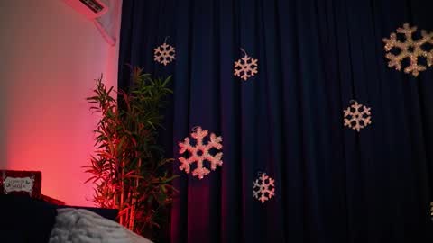 chloemin_ online show from 12-23-25, 07:39