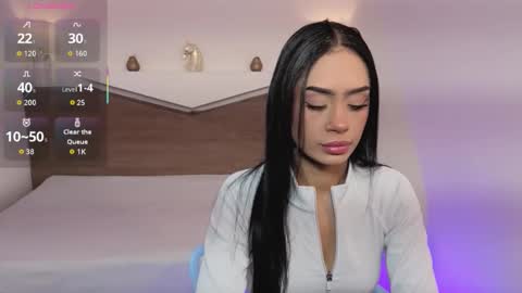 Snapshot of chloemoon8 chatting on 12-17-25, 12:00 C H L O E online show from 12-17-25, 12:00