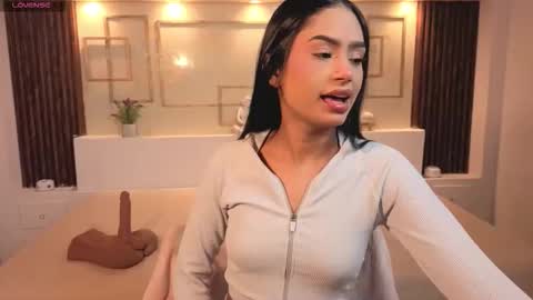 Snapshot of chloemoon9 chatting on 11-17-25, 11:38 Chloe Moon online show from 11-17-25, 11:38