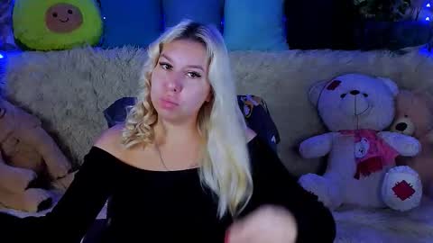 Snapshot of chloericci chatting on 09-20-25, 07:09 ChloeRicci online show from 09-20-25, 07:09