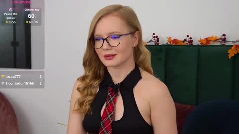 Snapshot of chloerichardson chatting on 10-06-25, 07:28 Chloe online show from 10-06-25, 07:28