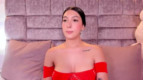 Snapshot of chloeriveraa chatting on 09-25-25, 10:46 Chloe online show from 09-25-25, 10:46