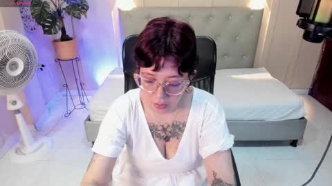 Snapshot of chloerossee chatting on 01-18-25, 01:19 Chloe rosse online show from 01-18-25, 01:19