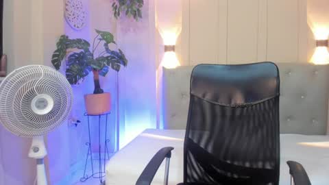 Snapshot of chloerossee chatting on 01-24-25, 01:35 Chloe rosse online show from 01-24-25, 01:35