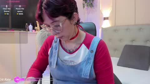 Snapshot of chloerossee chatting on 01-25-25, 01:32 Chloe rosse online show from 01-25-25, 01:32