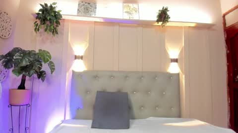 Snapshot of chloerossee chatting on 03-08-25, 01:17 Chloe rosse online show from 03-08-25, 01:17