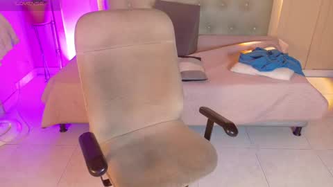 Snapshot of chloerossee chatting on 09-21-25, 12:34 Chloe rosse online show from 09-21-25, 12:34