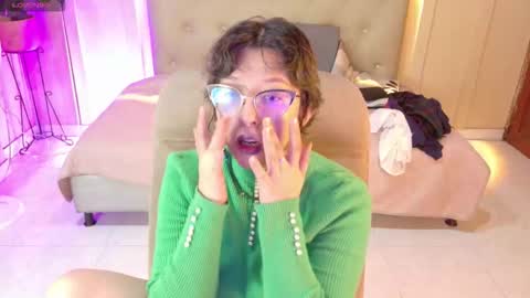 Snapshot of chloerossee chatting on 11-15-25, 01:36 Chloe rosse online show from 11-15-25, 01:36