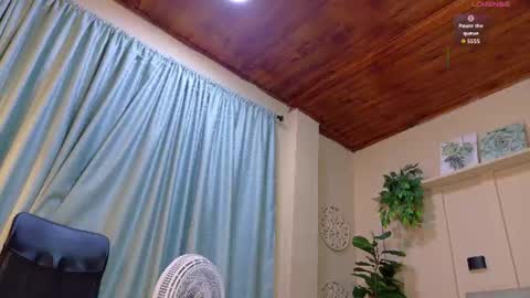Snapshot of chloerossee chatting on 06-24-26, 01:15 Chloe rosse online show from 06-24-26, 01:15