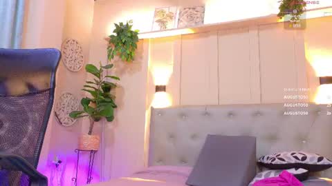 Snapshot of chloerossee chatting on 06-25-26, 01:16 Chloe rosse online show from 06-25-26, 01:16