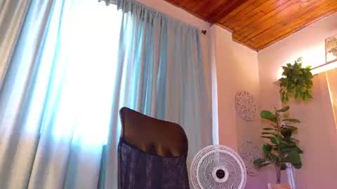 Snapshot of chloerossee chatting on 06-27-26, 07:19 Chloe rosse online show from 06-27-26, 07:19