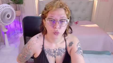 Snapshot of chloerossee chatting on 06-28-26, 01:17 Chloe rosse online show from 06-28-26, 01:17