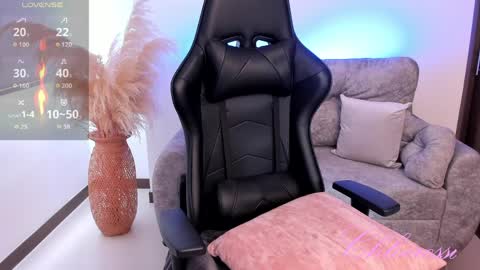 Laura online show from 04-10-26, 07:07