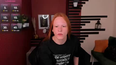 Snapshot of chloevalentinee chatting on 10-17-25, 11:46 Chloe online show from 10-17-25, 11:46