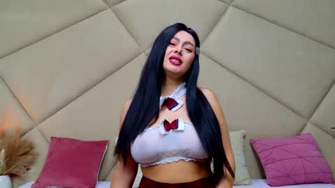 Snapshot of chloevee chatting on 11-29-25, 06:05 Chloe Vee online show from 11-29-25, 06:05