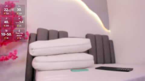 Snapshot of chlowe_taylor chatting on 09-22-25, 08:11 chlowe online show from 09-22-25, 08:11