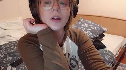 Snapshot of chmiri chatting on 10-24-25, 11:17 chmiri online show from 10-24-25, 11:17