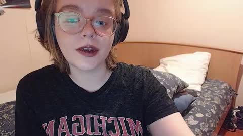 Snapshot of chmiri chatting on 11-25-25, 01:44 chmiri online show from 11-25-25, 01:44