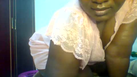 Snapshot of chocobabe002 chatting on 06-19-26, 04:39 chocobabe002 online show from 06-19-26, 04:39