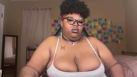 Snapshot of chocolatebunnyxx69 chatting on 06-08-26, 01:28 Melina online show from 06-08-26, 01:28